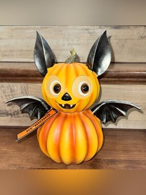 Cute 🥰 Spooky 👻 HALLOWEEN Pumpkin 🎃 Bat 🦇 Winged Batty Vampire 🧛‍♀️ Home Decor